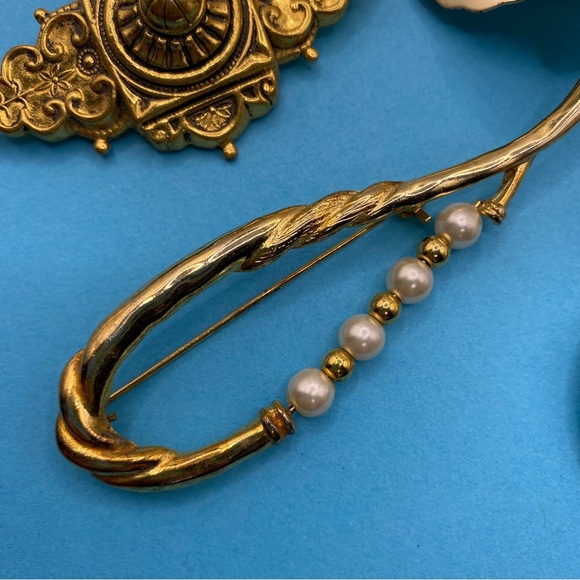 Vintage Brooch Bundle Gold Tone Large Pins Lot of 5 - Picture 6 of 9